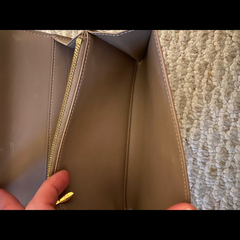 Louis Vuitton Sarah Wallet in Vernis Monogram - Picture 7 of 11